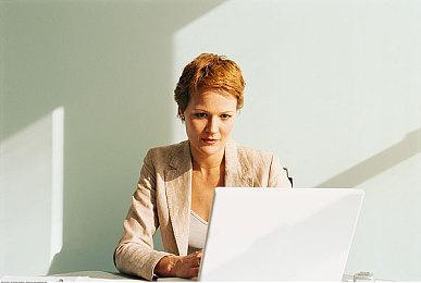 GOG喜加一：《黑猫侦探：深入本质》限时免费